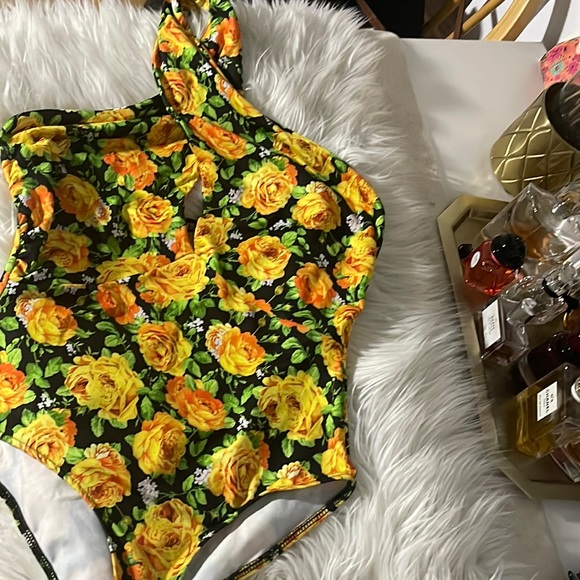 Very cute summery Bodysuit from Zara - Size M - Picture 2 of 4